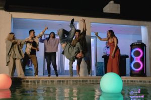 JBL PartyBox 710 lifestyle3 300x200 JBL PartyBox 710 lifestyle3